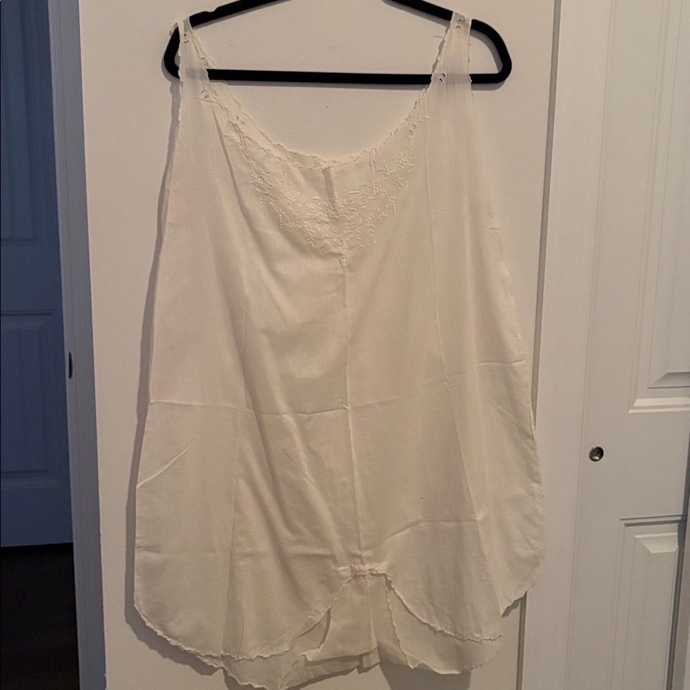 Antique White Embroidered Women's Chemise